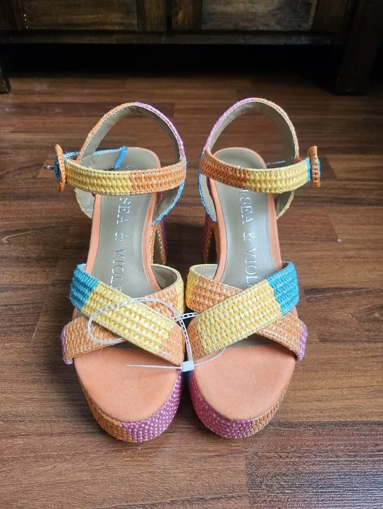 NWOT Chelsea And Violet 6.5 Platform Sandals Colorblock - Picture 2 of 7